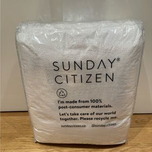 Sunday Citizen King Snug Comforter in Clear White BNWT